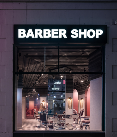 DUNDAS SQUARE BARBERS: HIỆN THỰC HÓA GIẤC MƠ TẠI TRUNG TÂM TORONTO